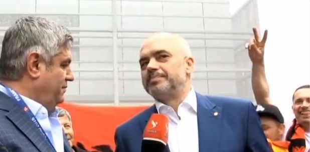 VIDEO/ Tifozi i prish intervistën Ramës, ja çfarë veprimi bën pas tij