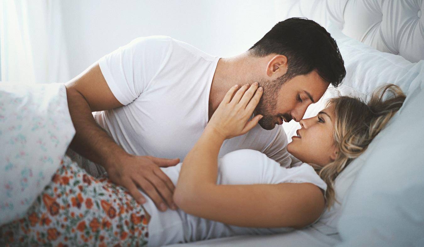 couple-in-bed