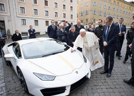 papa-francesco-lamborghini-ape2