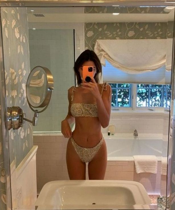 Kendall Jenner Ngre Temperaturat Poston Fotot Seksi E Veshur Me Bikini