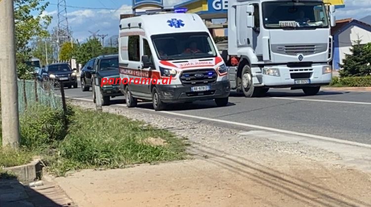 Autoambulanca Po Transportonte T S Murin Por Goditet Nga Nj