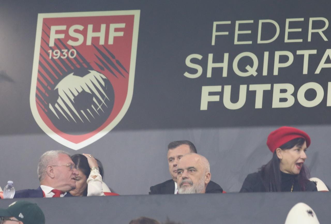 albin kurti edi rama ne stadium (7)