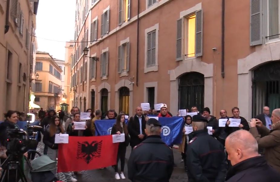 protesta itali berisha libero