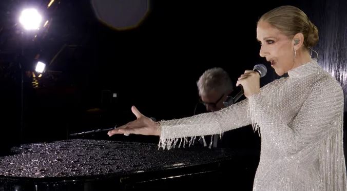 Celine Dion  ndez  Lojërat Olimpike me performancën e saj pas katër vitesh mungesë për shkak të problemeve shëndetësore