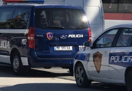 policia-rruge-600x329-433x300