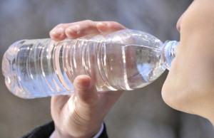 world-cancer-day-heres-why-you-should-stop-drinking-water-from-plastic-bottles-917x688
