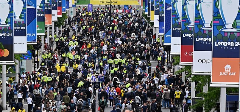 806x378-dortmund-fans-take-over-london-ahead-of-champions-league-final-1717253980481