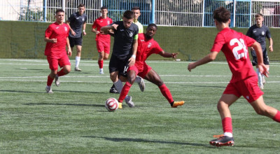 Çast nga ndeshja e të rinjve mes Tiranës dhe Partizanit, që përfundoi 1-3 dhe në fund u mbyll me sherr FOTO: F.HAZISLLARI