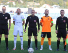 Arbitrat dhe kapitenët para ndeshjes Laçi-Egnatia 2-0
FOTO: F.HAZISLLARI