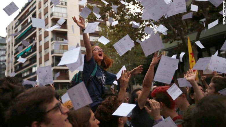 171003095524-01-catalonia-referendum-1003-exlarge-169