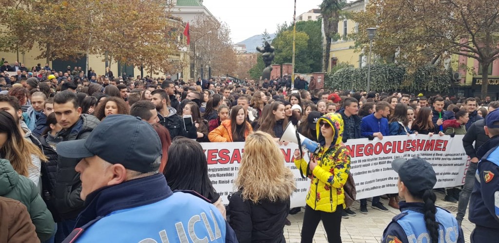 protesta-studentet-kuvendi3