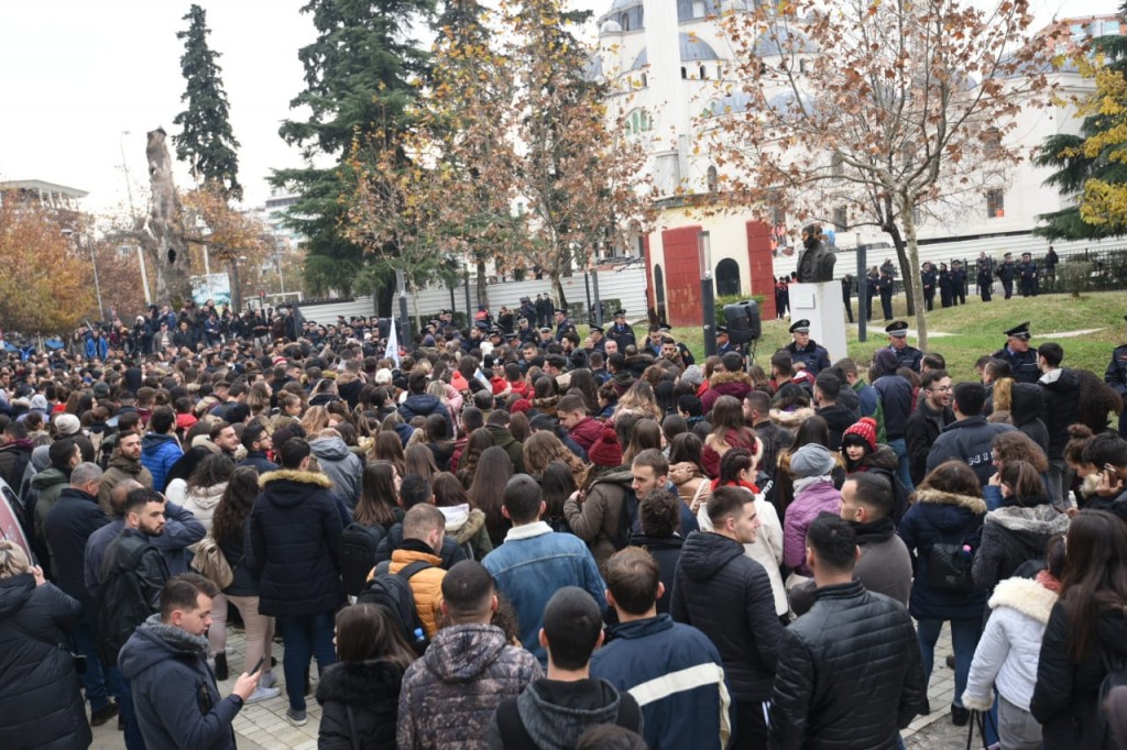 protesta-studentet-kuvendi4