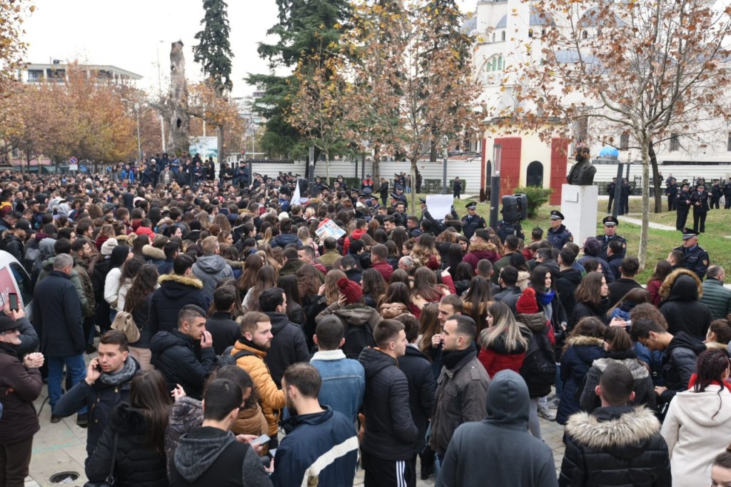 protesta-studentet-kuvendi5