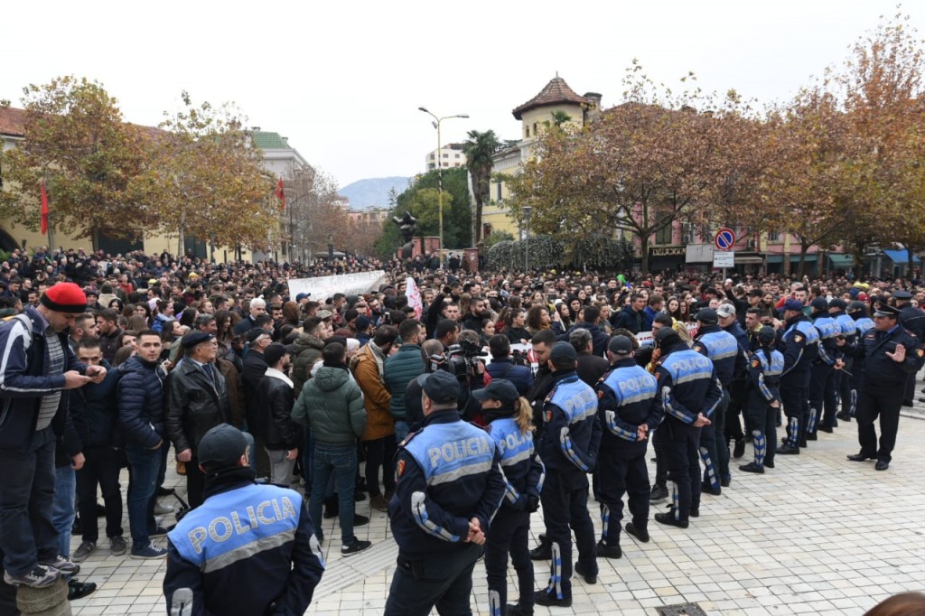 protesta-studentet-kuvendi6