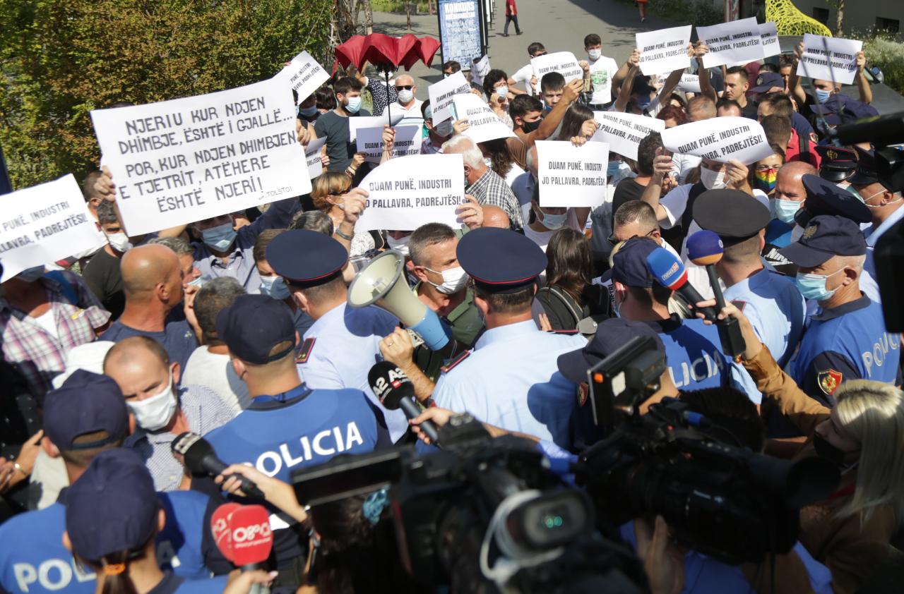 protesta naftetareve te ballshit-tensionet-ministria-energjitikes (2)