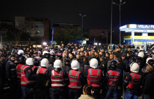 Protesta-opozita-perplasja bllokimi-qyteti mos-bindja civile (10)