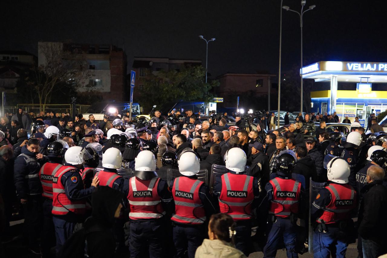 Protesta-opozita-perplasja bllokimi-qyteti mos-bindja civile (10)