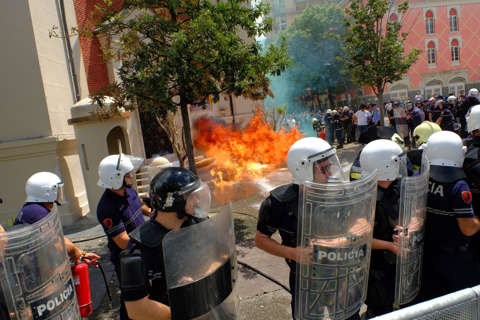 protesta opozita bashkia tirane (2)