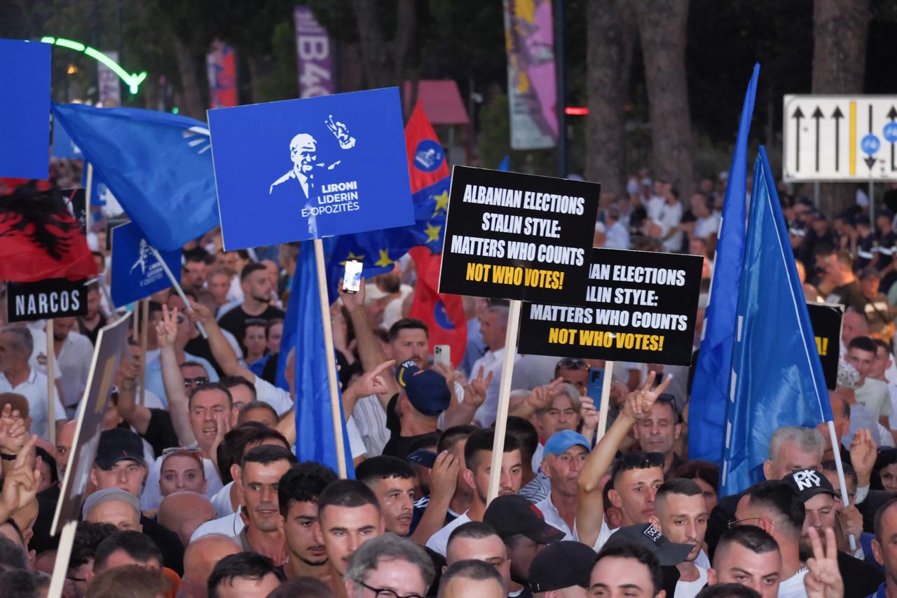 Protesta e opozites PD tubimi protesta e opozites 11 korrik (8)