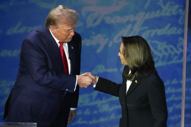 1558734-11-20240910201628-trump-harris-open-debate-handshake