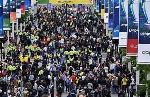 806x378-dortmund-fans-take-over-london-ahead-of-champions-league-final-1717253980481