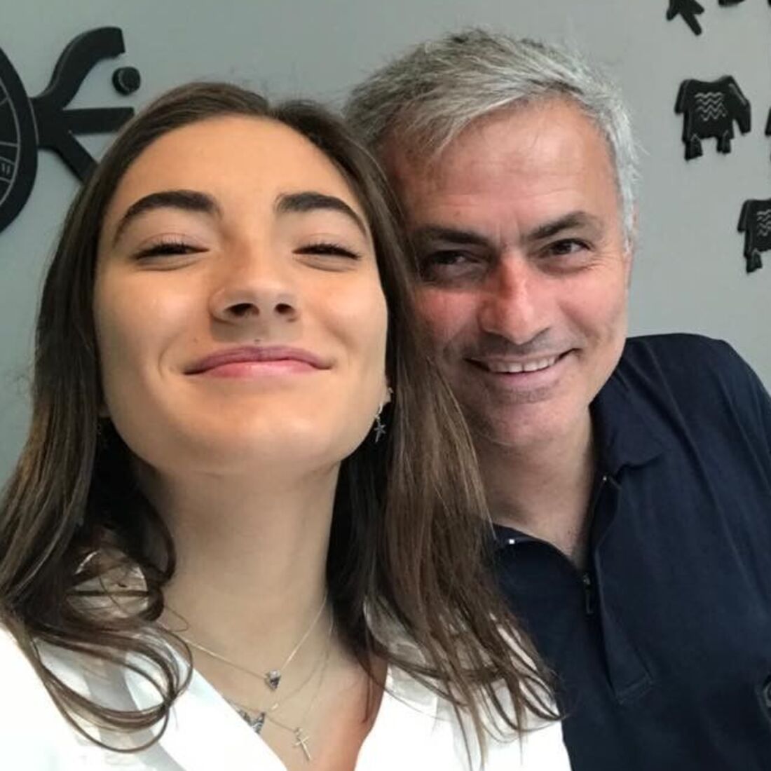 Foto partilhada nas redes sociais do treinador de futebol José Mourinho com a filha Matilde que completou 21 anos.