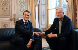 Emmanuel Macron dhe Michel Barnier