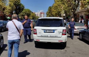 range rover te shtena me arme shkoder