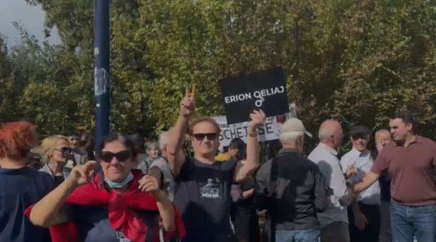 Protesta e opozites te bashkia Tirane