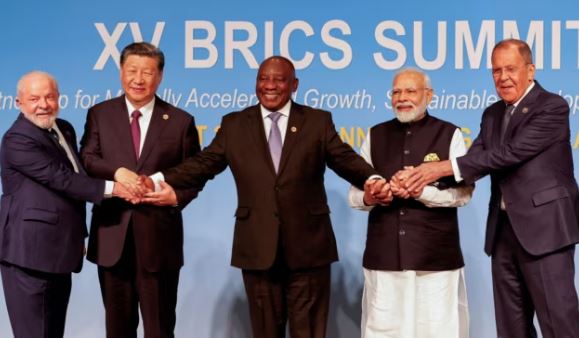 presioni-i-perendimit-s-po-kryen-pune-putin-mbledh-aleatet-ne-samitin-e-brics