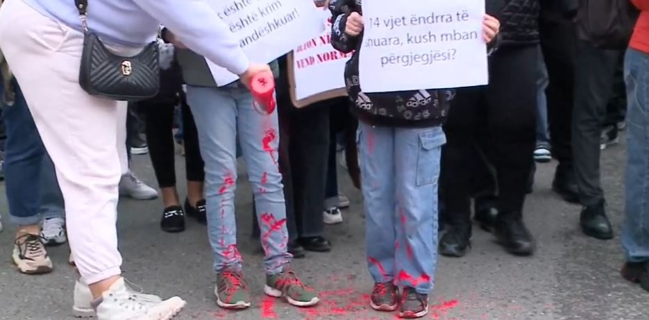 femije boje e kuqe proteste