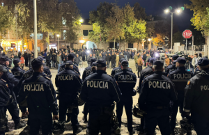 Protesta e opozites para Kuvendit