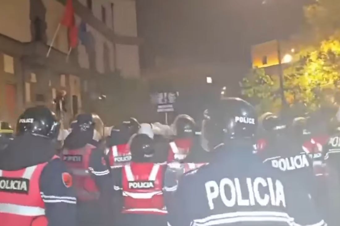 policia ne proteste