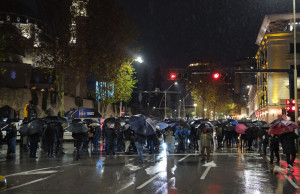 protesta e opozites